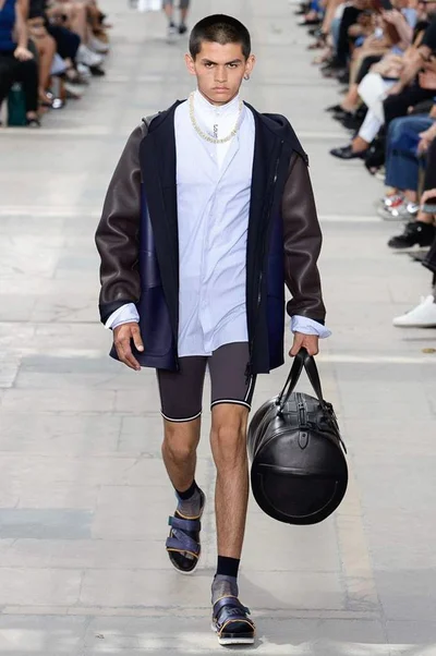 Look 16